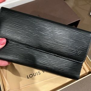 Authentic Louis Vuitton Epi leather black wallet new w/ box and dust bag